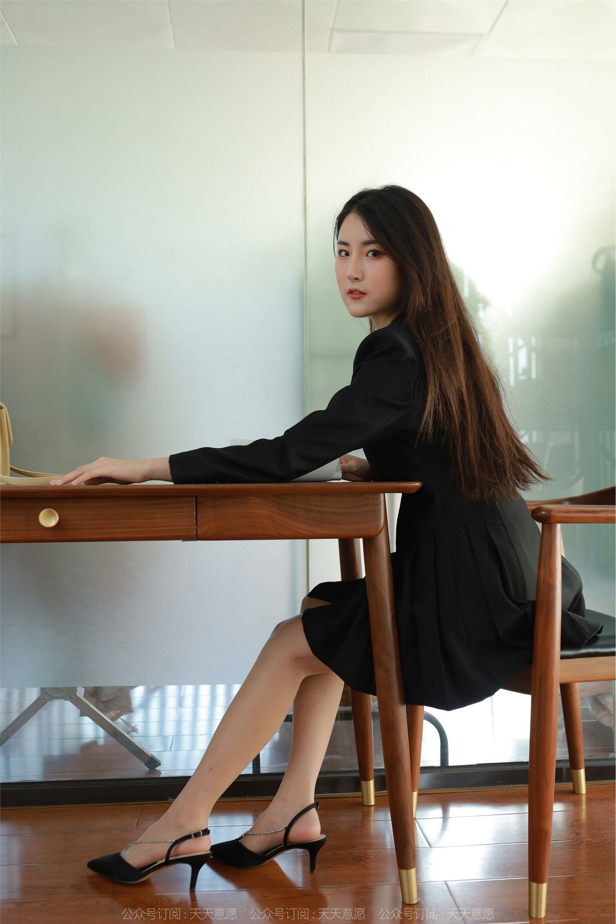 IESS异思趣向  2022.04.20 丝享家 1065：小宝《黑色百褶裙》